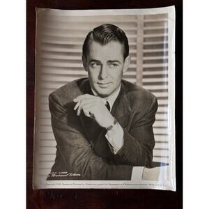 American Actor Alan Ladd Publicity Portrait 8x10 Glossy Black & White 1943.